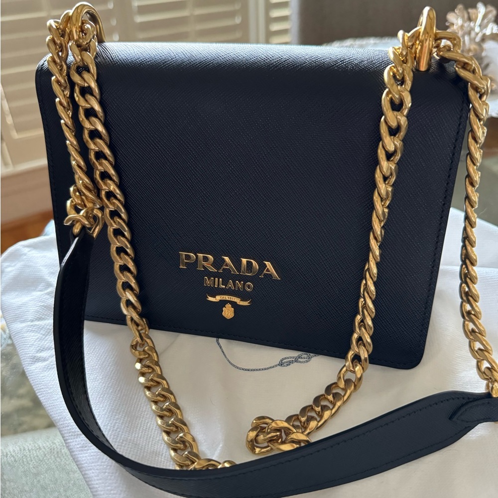 Like new Prada Saffiano leather chain bag